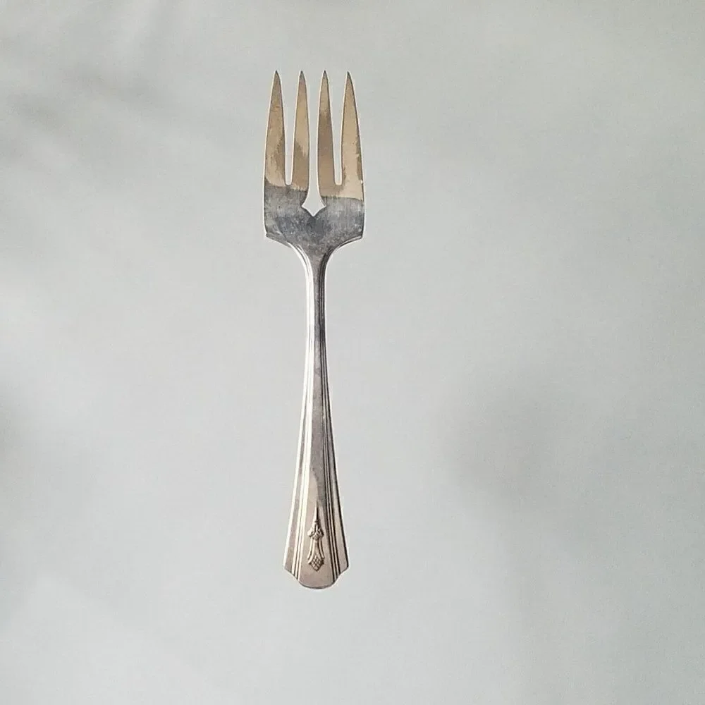 Peerless Oneida Silver Plate 1933 Charmion Pattern Serving Fork 8.25 in